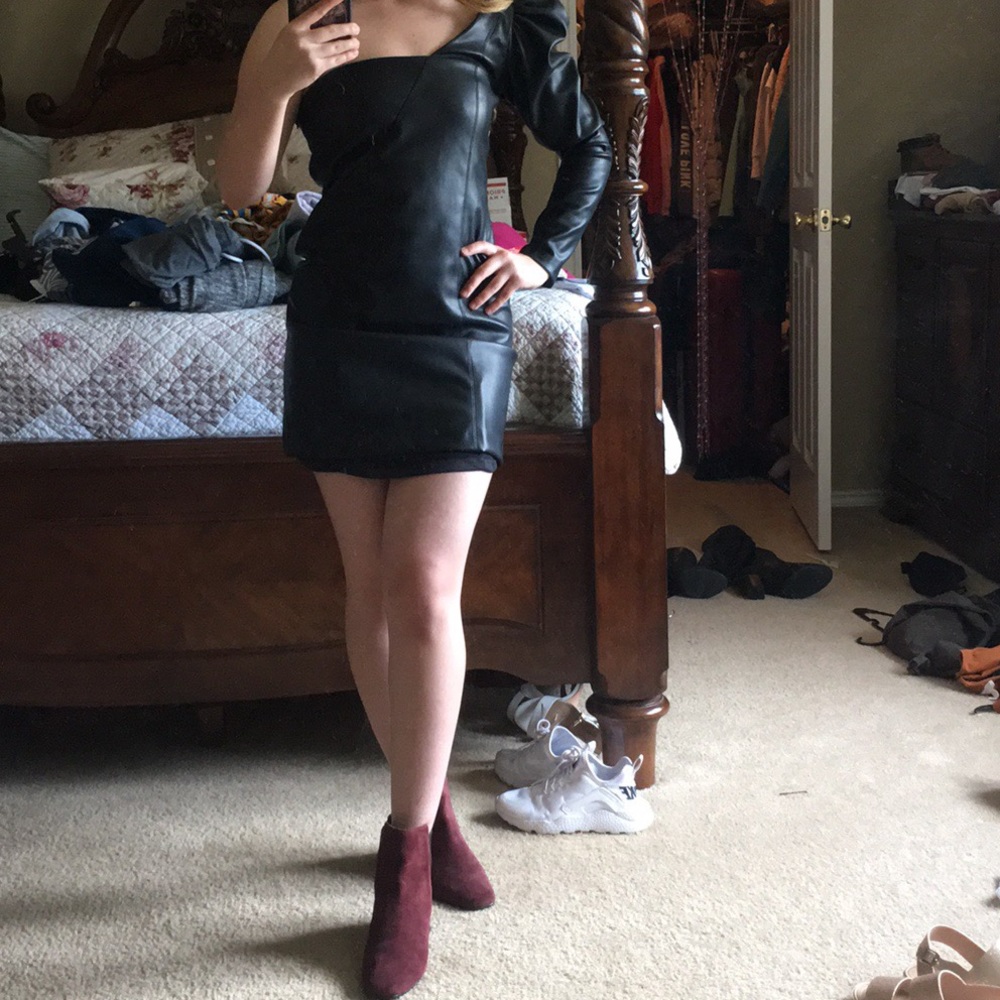 One sleeve dress